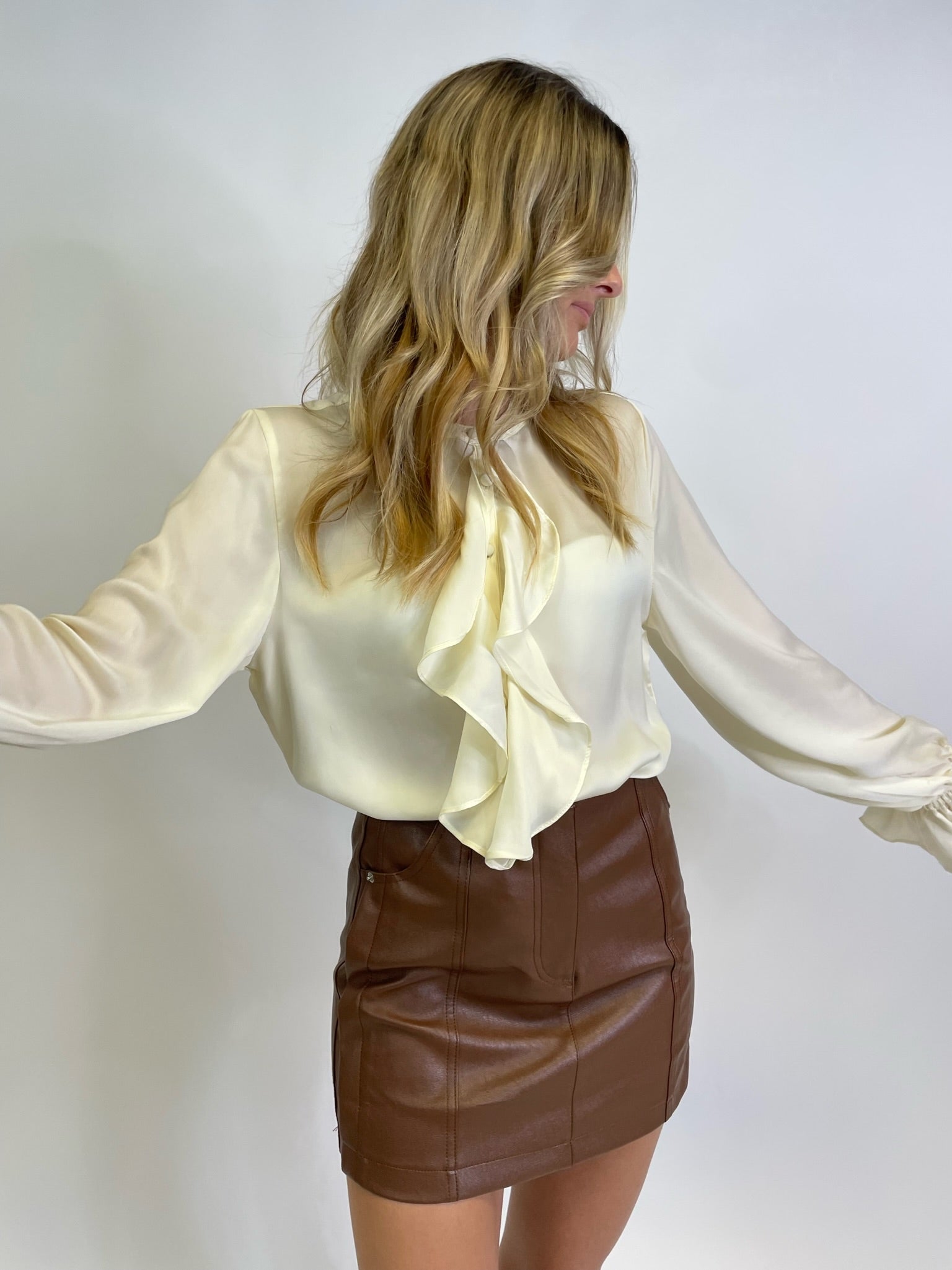 RUFFLE BLOUSE