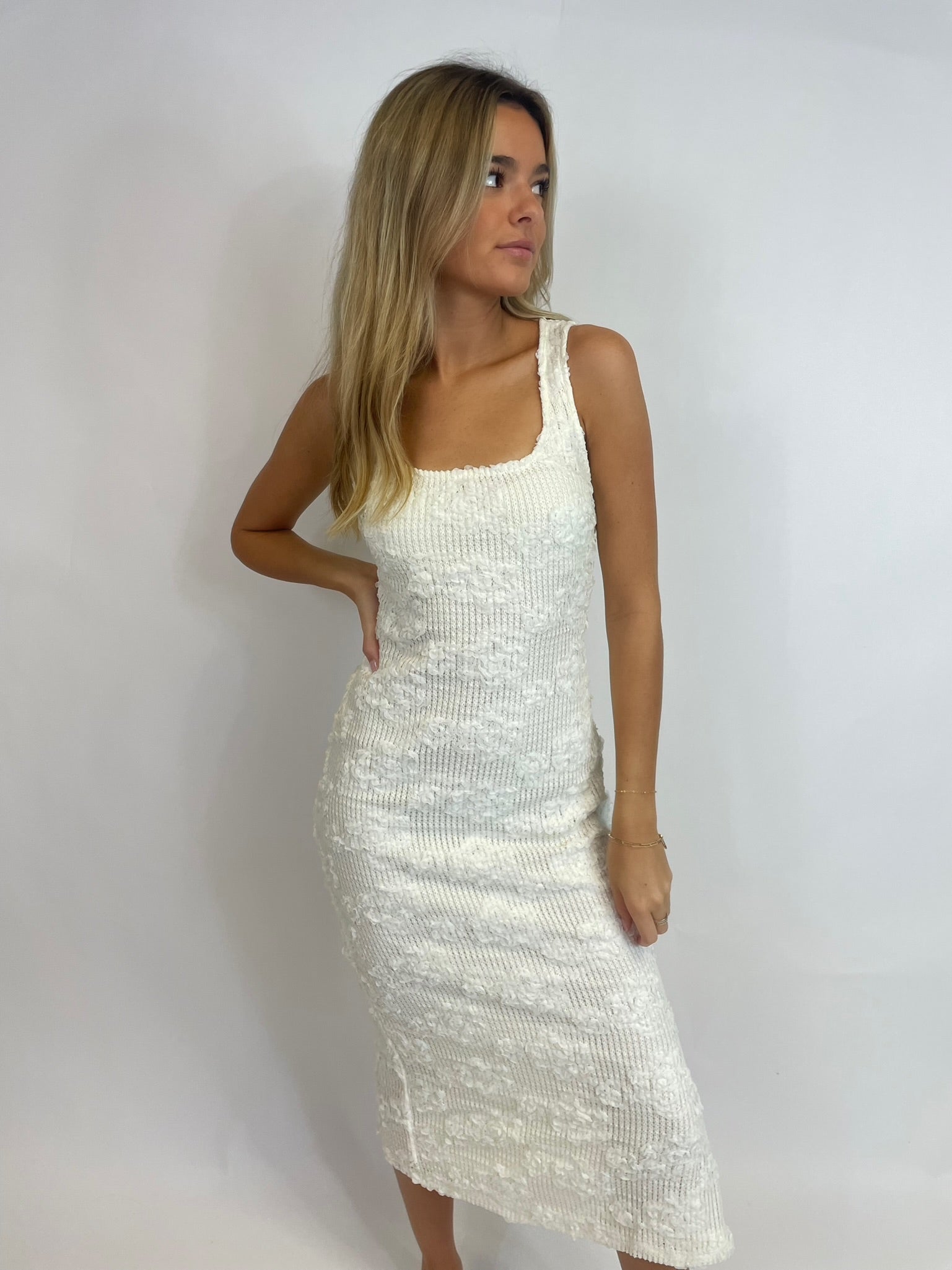 THE WHITE ROSES DRESS