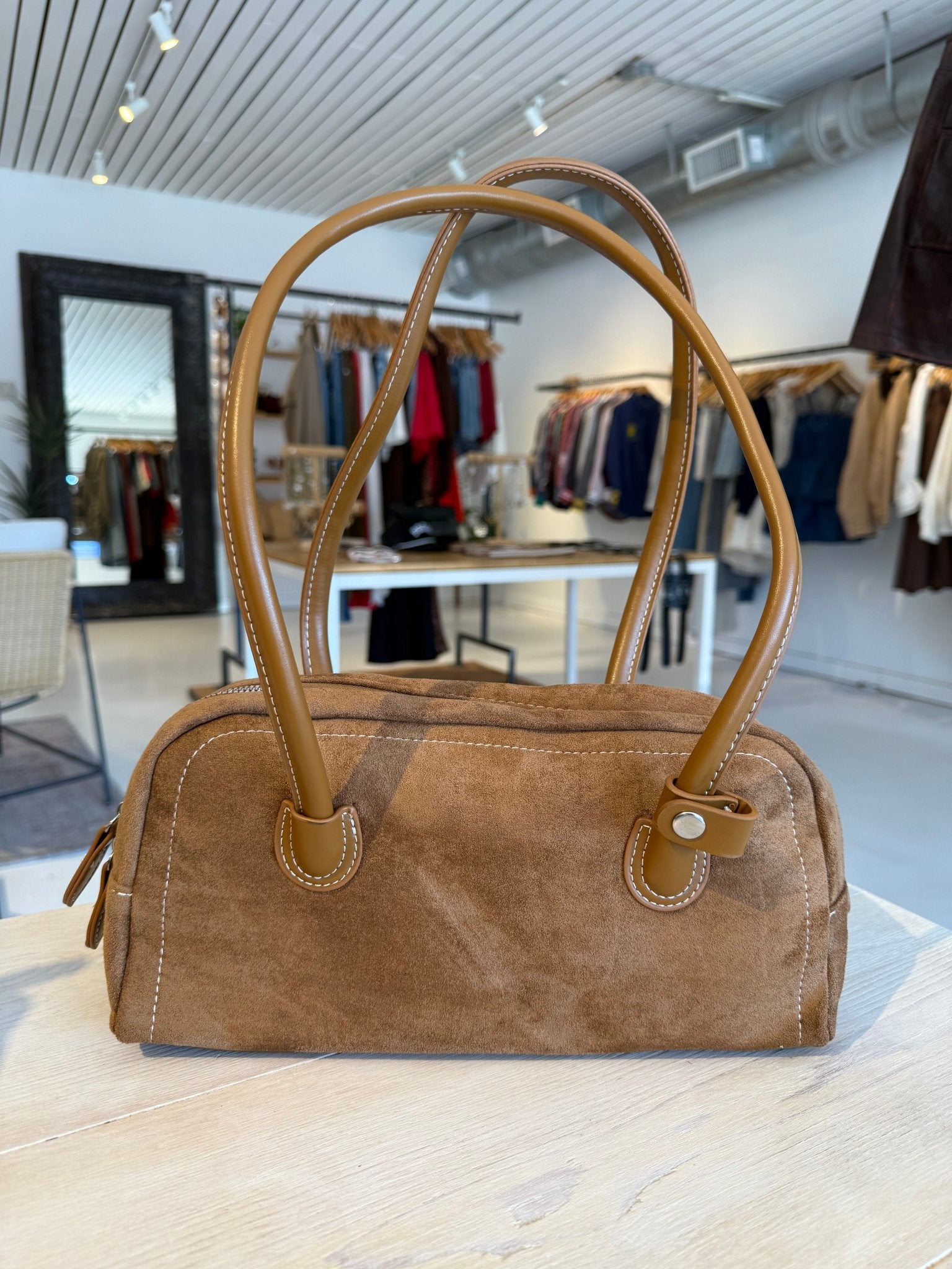 SUEDE BAGUETTE BAG - Esther Penn