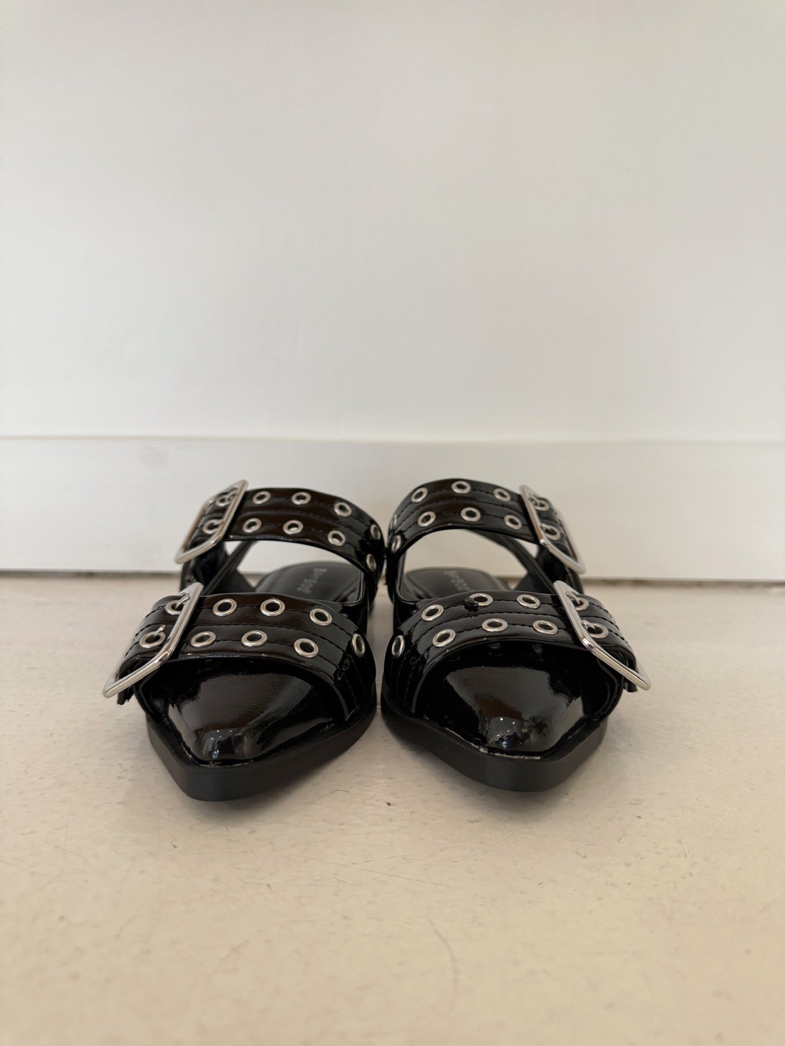 LIVIA FLAT