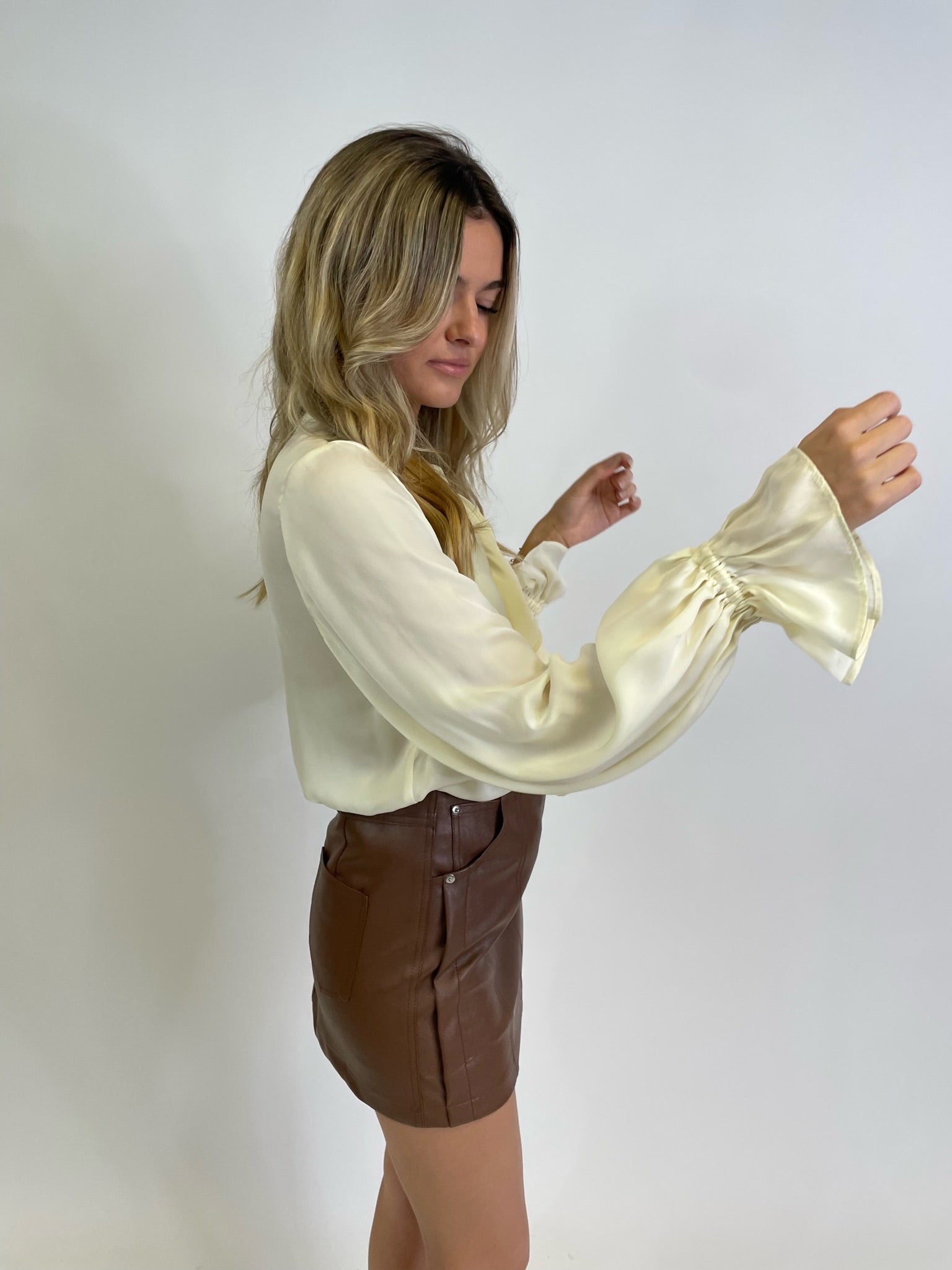 RUFFLE BLOUSE