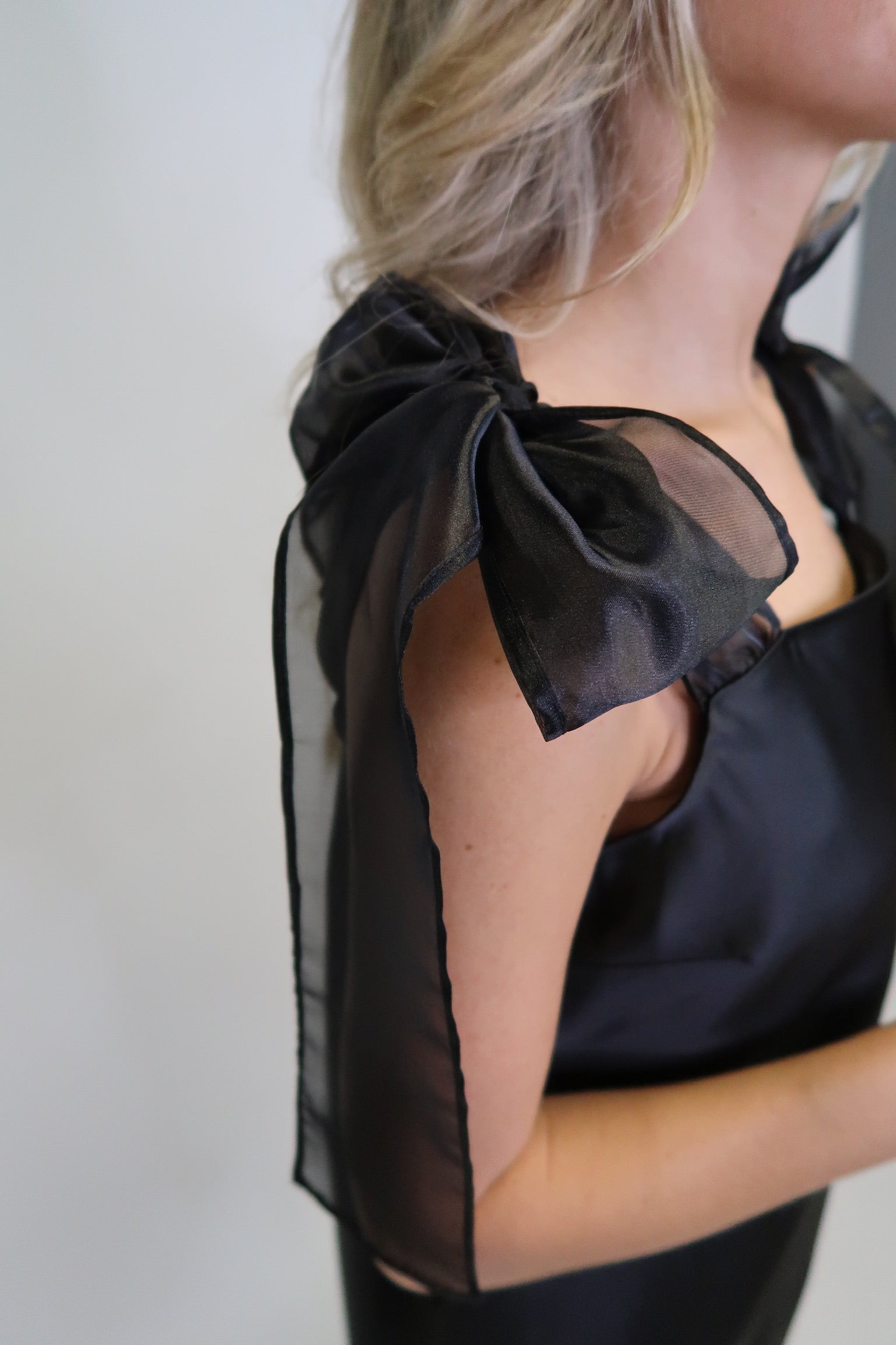 TAKE A BOW MINI DRESS