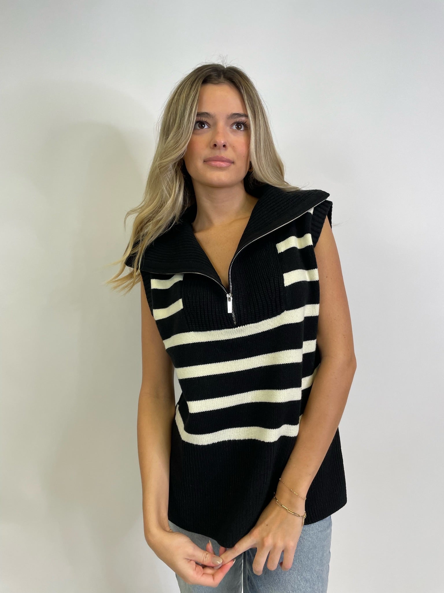 HALF ZIP SWEATER VEST