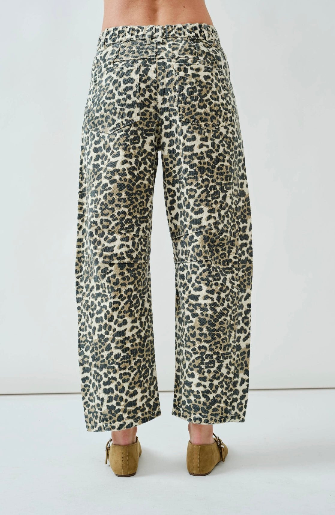 LEOPARD BARREL JEANS - Esther Penn
