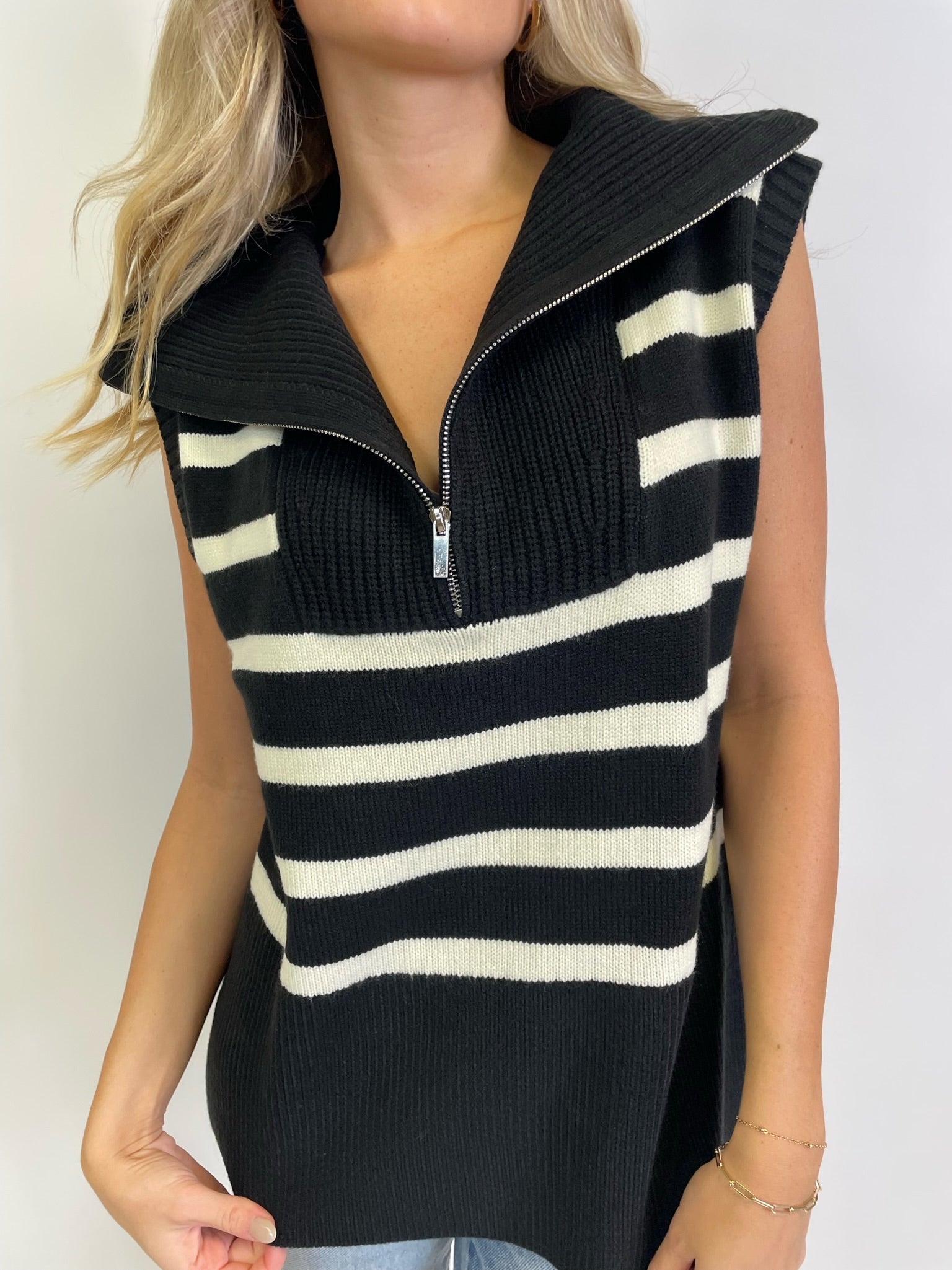 HALF ZIP SWEATER VEST