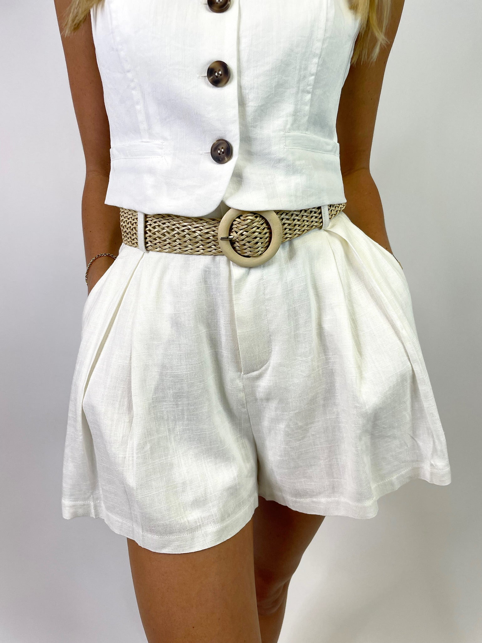 THE SAFARI LINEN SHORTS