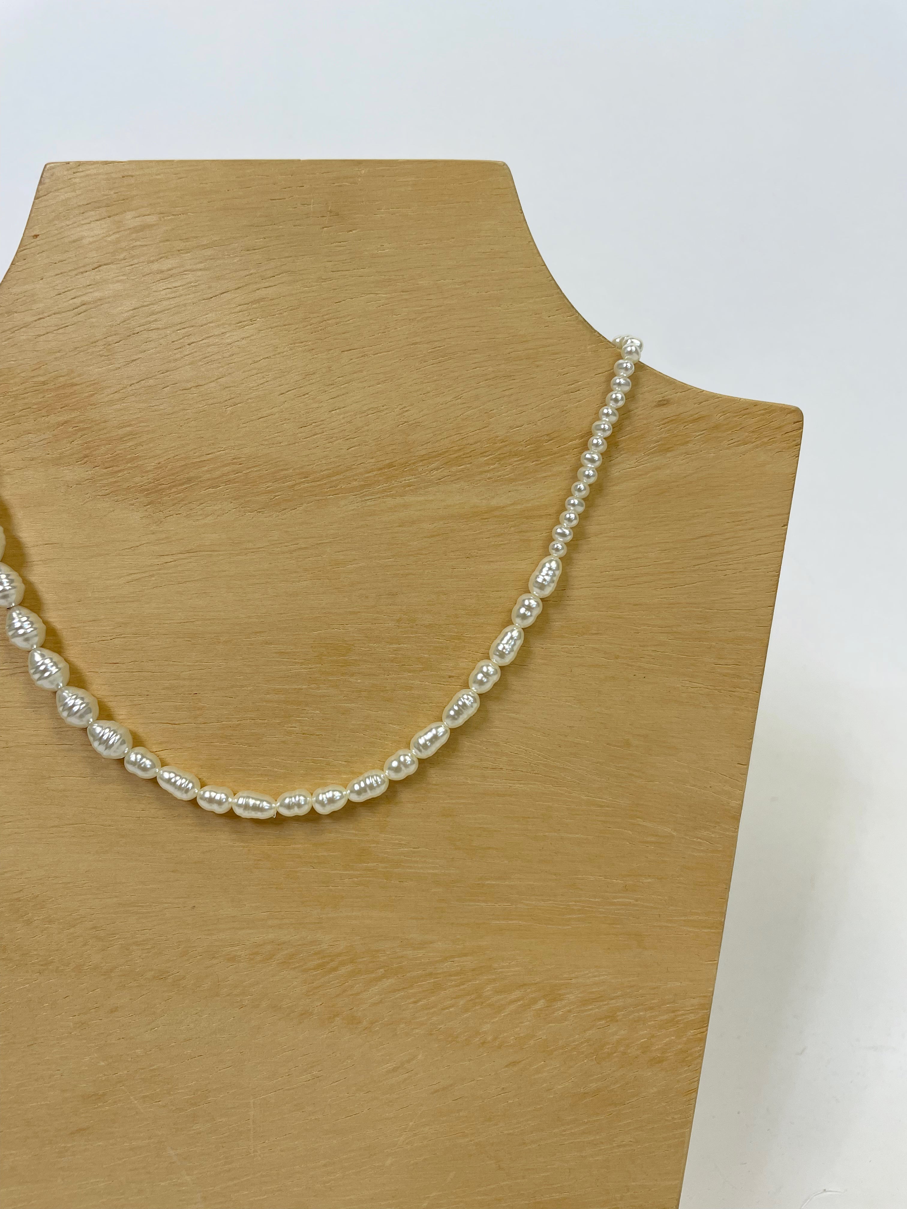 LILLY PEARL NECKLACE