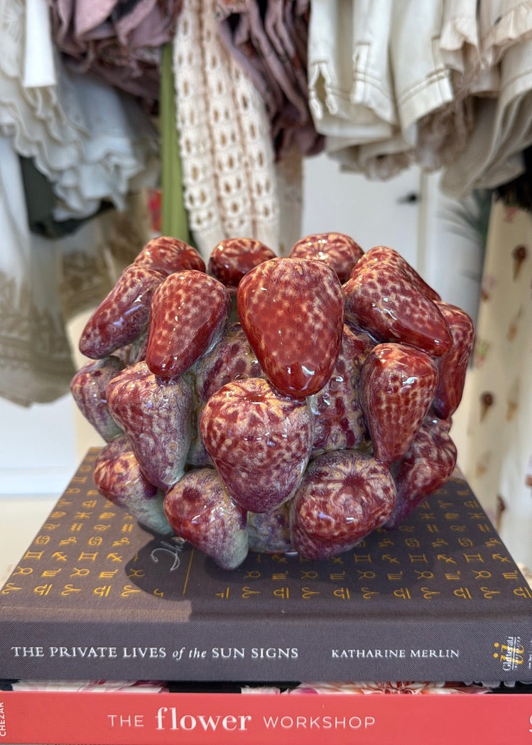 VERY BERRY VASE