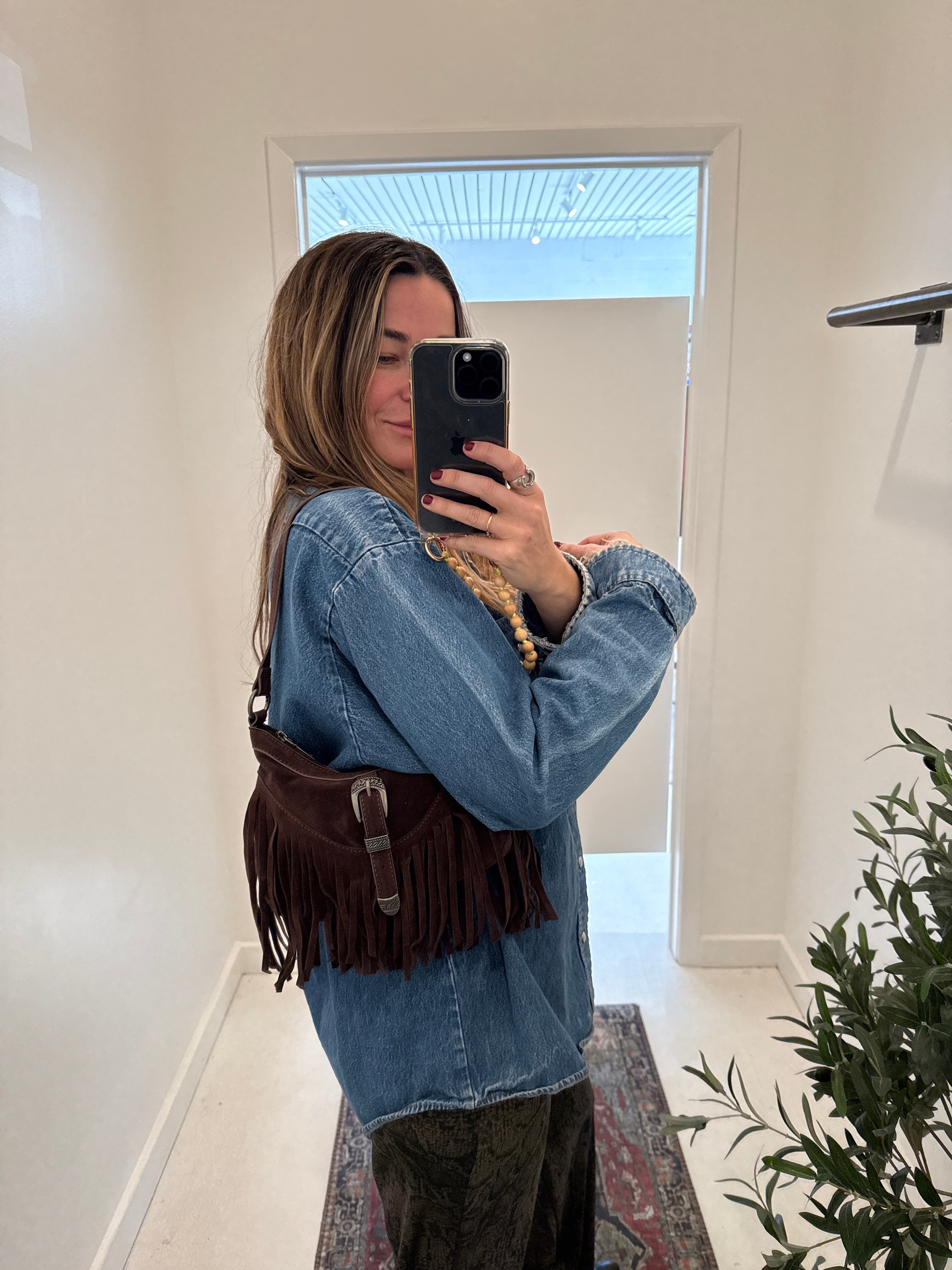 FRINGE SHOULDER BAG