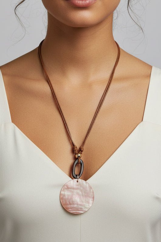 SHELL NECKLACE - Esther Penn