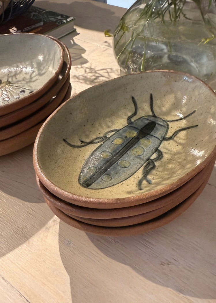 CREATIVE STONEWARE DISH - LARGE
