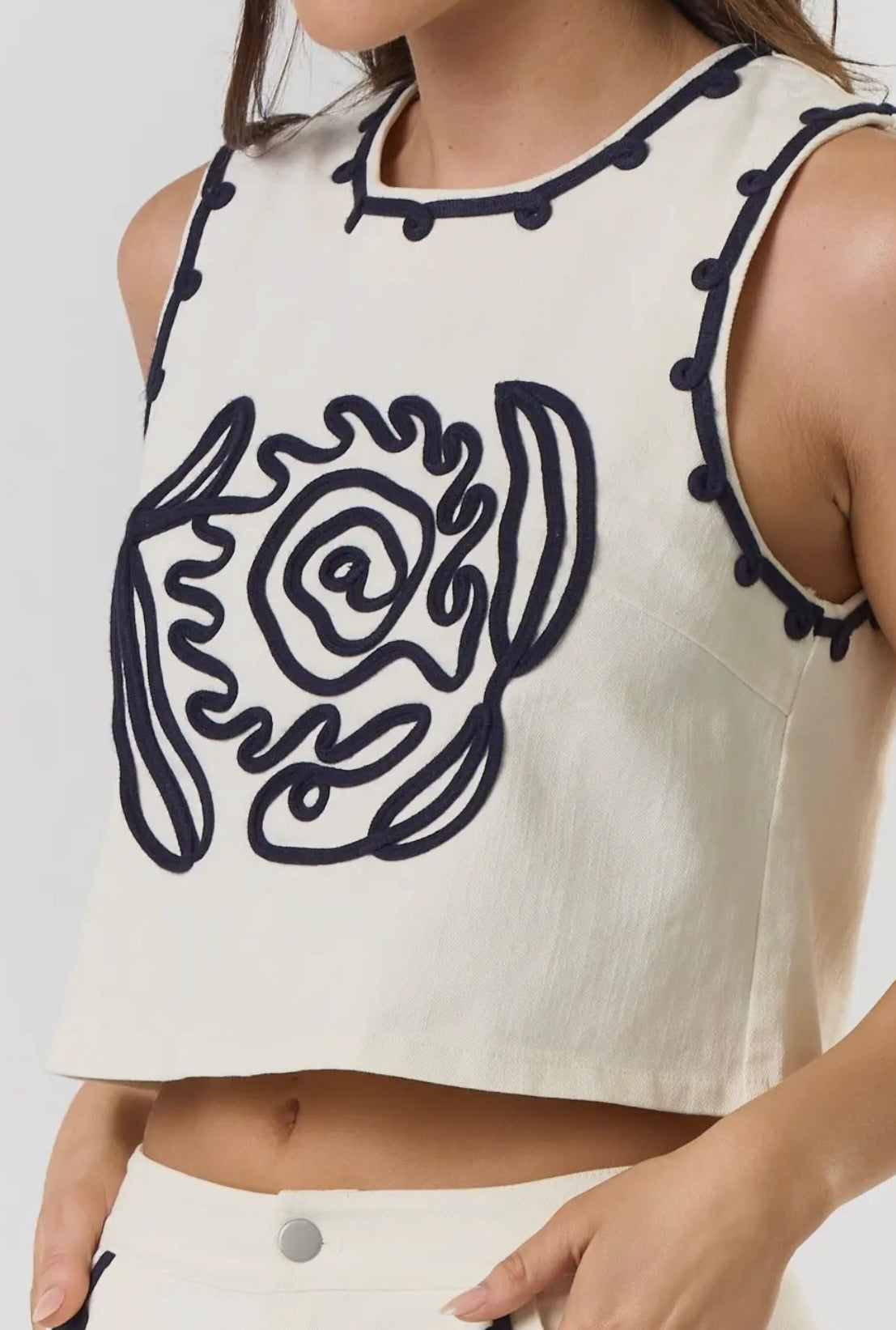 EMBROIDERED TOP
