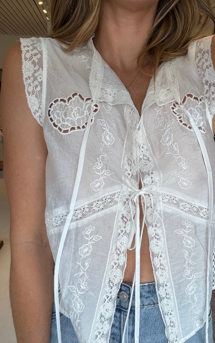LILLY LACE TOP