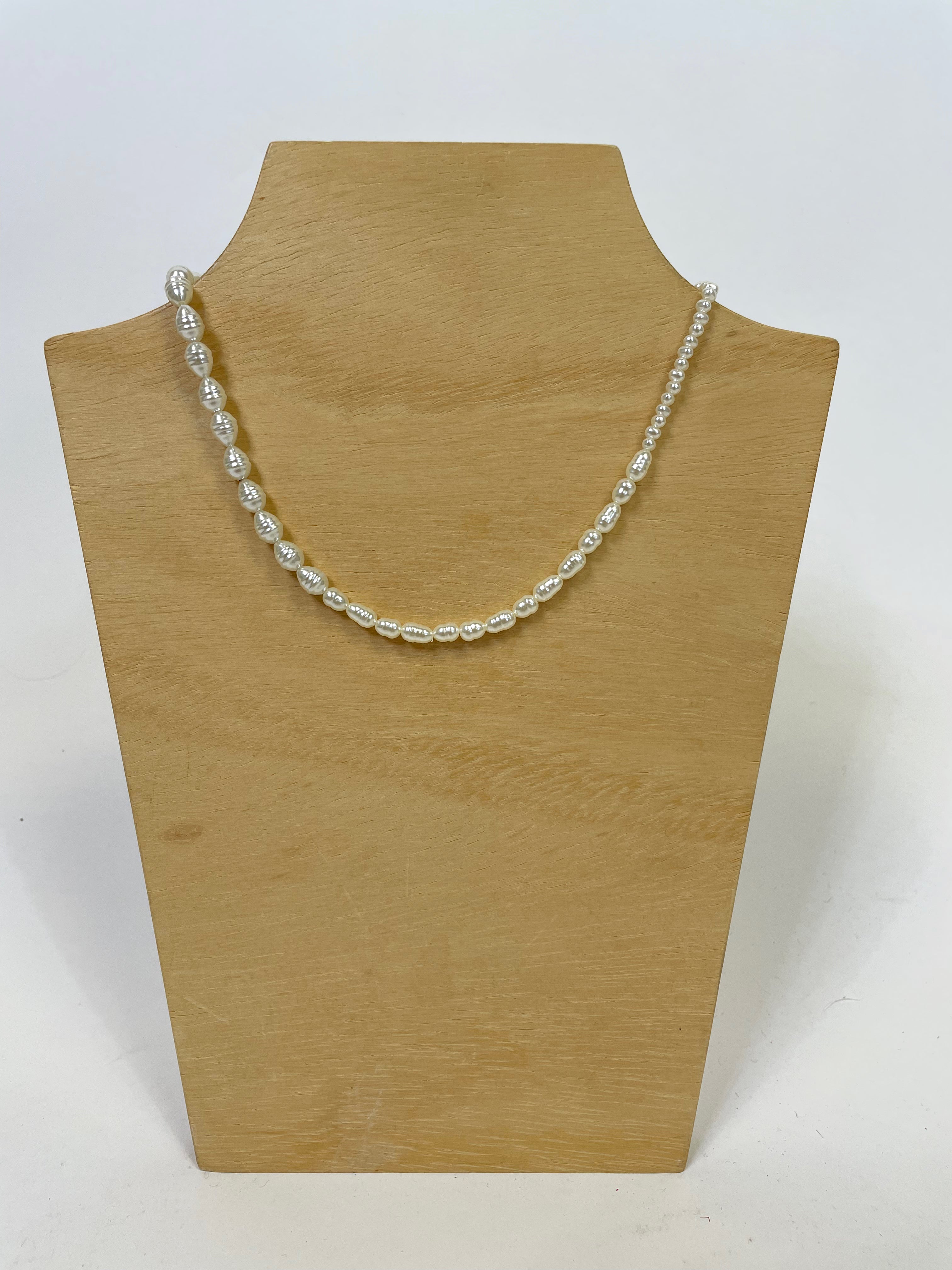 LILLY PEARL NECKLACE