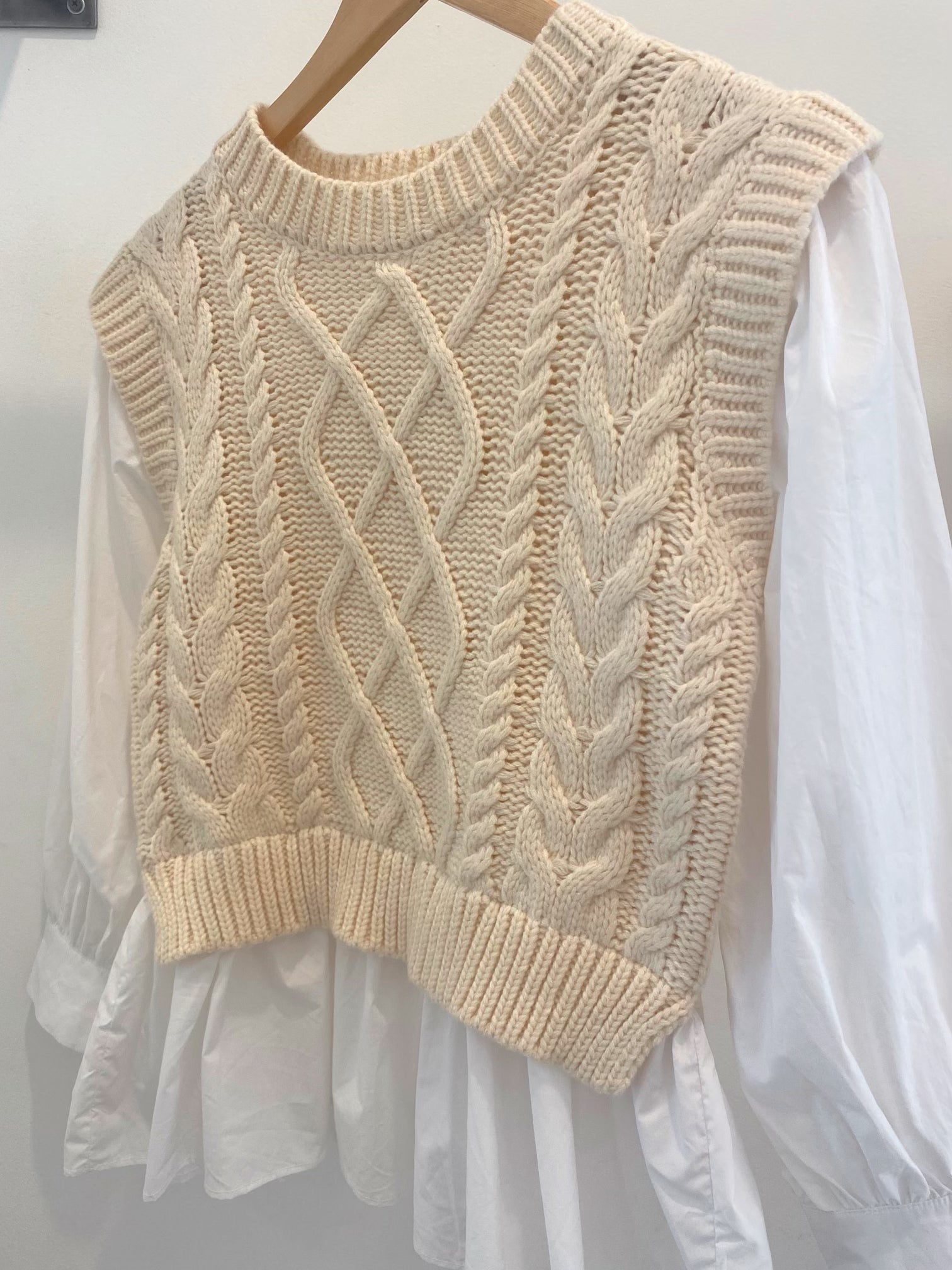 RAVEN SWEATER TOP