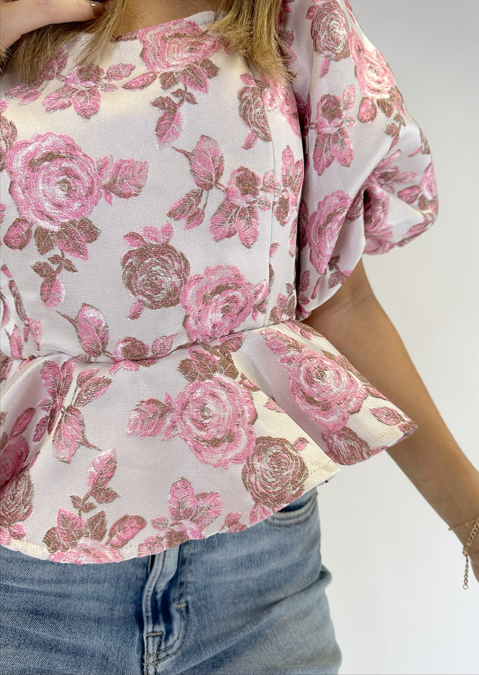 THE ROSE BUD TOP
